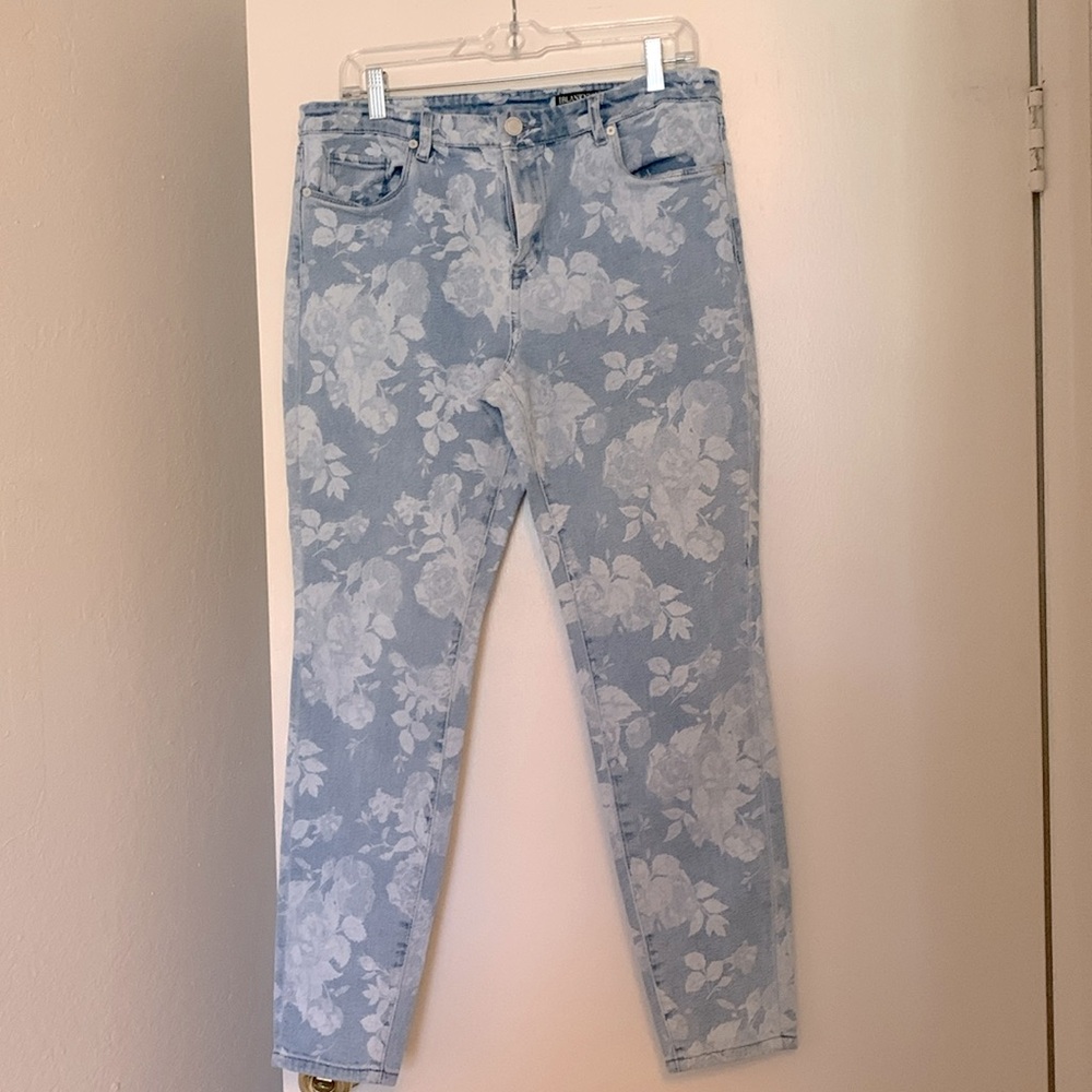 Women's Sz 30, Blank NYC Blue Floral Skinny Jeans, pretty design, and comfy!
